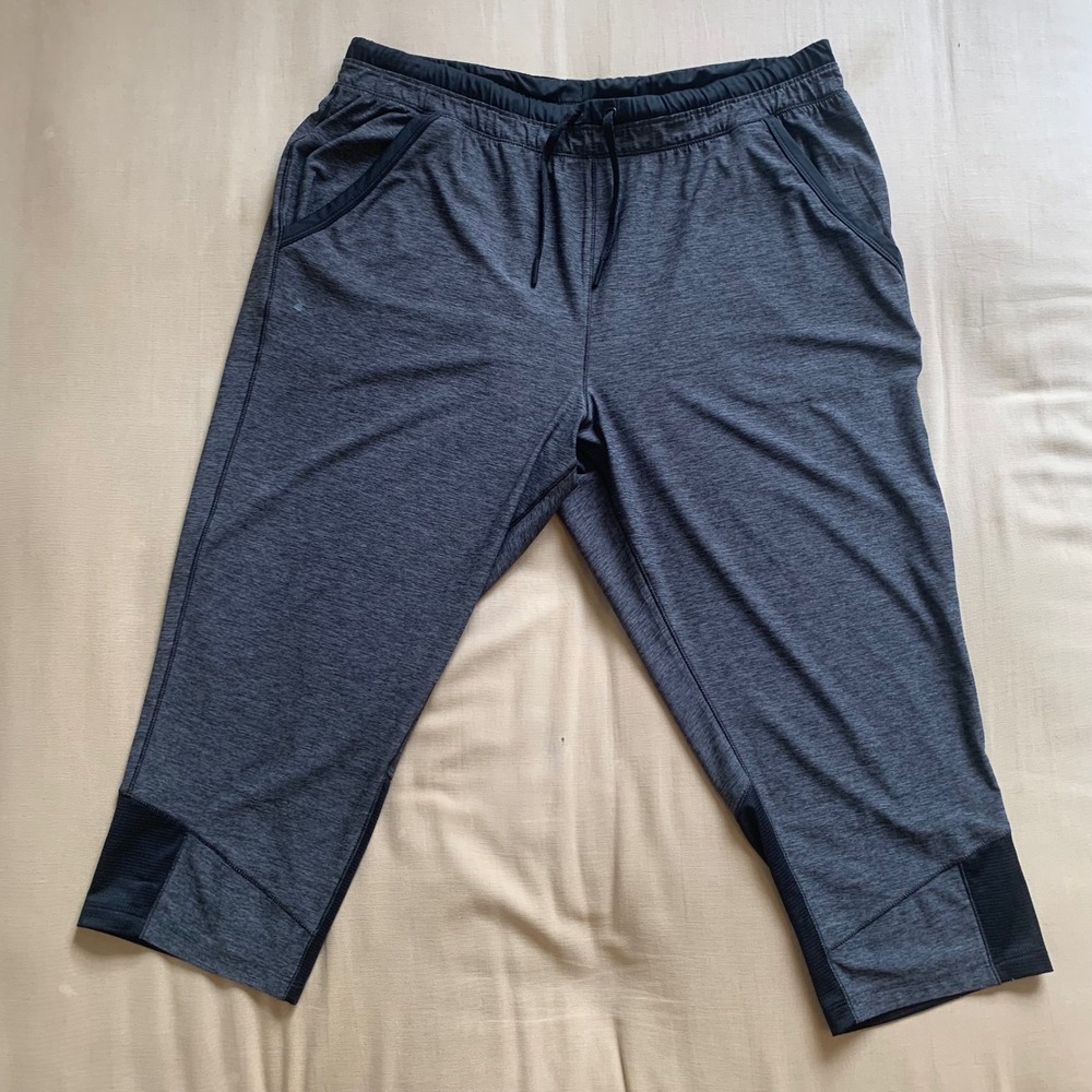 Under Armour HeatGear Womens L Loose Fit Capri Jogger Pants Gray Blk Workout Gym